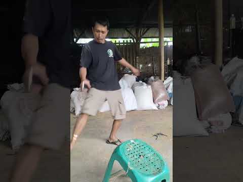 El hombre del saco. 🤣🤣 #viralvideo #trending #shorts #comedia #reelsviral #viral #shorts #comedy