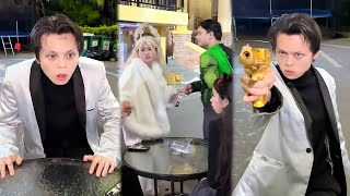 The White Angel Was Harassed By The Hulk! The Joker Bravely Protected Her