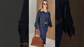 Vídeo adicional 5 do item Vestido Janete Azul Marinho – Malha Canelada com Decote U e Fenda, Atemporal e Confortável