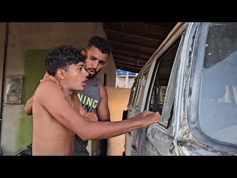 DESTRUÍRAM A KOMBI E O MARCOS CHEGOU NA HORA