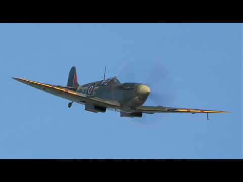 Supermarine Spitfire Mk. IXb, MH415 | Low & Loud Flight Display!