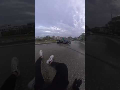 Neymiş efendim ıslak yolda gaz açılmazmış #öneçıkar #keşfet #beniöneçıkart #keşfetbeniöneçıkar