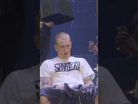 Eminem & Rihanna ICE Bucket Challenge 😂🧊