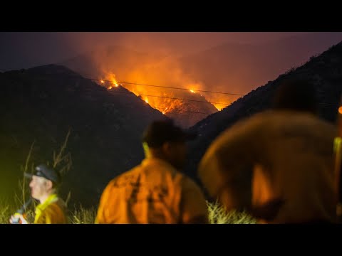 Incendios queman 37,200 acres en San Bernardino: las noticias más importantes del día en dos minutos