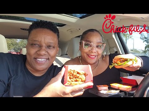 TRYING CHICK FILA NEW SPICY GRILLED CHICKEN + HOT HONEY TENDERS HACK WITH BIG PAPA!!