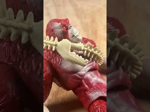 Skar King gets beat up 🤕 #stopmotion #godzilla #godzillaxkongthenewempire #skarking #hiyatoys #toho
