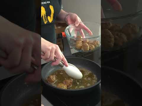 Albóndigas en salsa de almendras