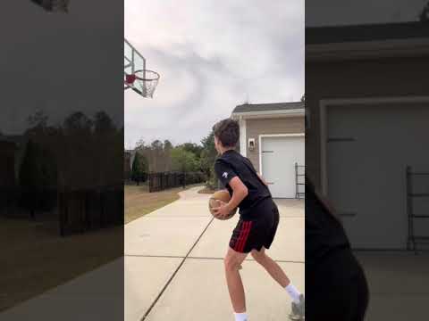 Only real hoopers understand what’s wrong here #shorts #basketball