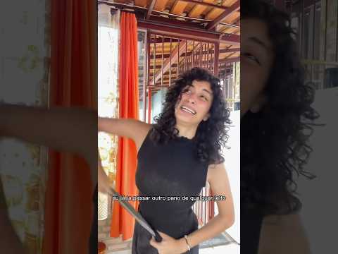 Quando A Tia Da Limpeza Tá Limpando O Chão E Eu Piso Nele