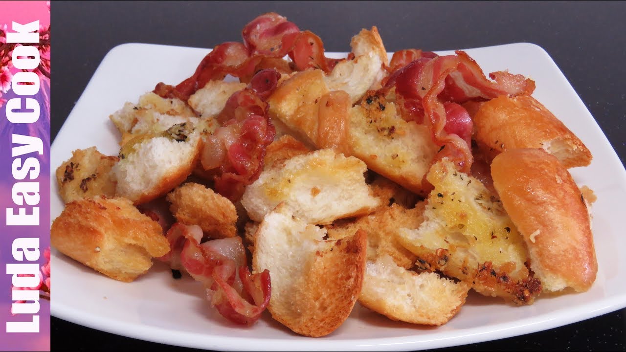 ХРУСТЯЩИЕ СУХАРИКИ с ЧЕСНОКОМ и БЕКОНОМ быстрая ЗАКУСКА к фильму - bread croutons recipe easy