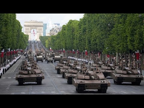 Frankreich: Tag der Bastille mit einer jährlichen Militärparade in Paris