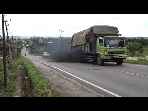 Heavy Load Truck Hills Climbing - Amazing Power Hino Truck