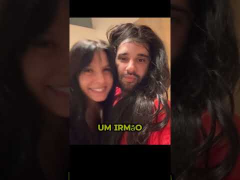 Odorico brinca de ser irmão de Ana Castela com direito a peruca e risadas