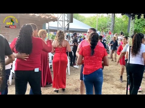 Se Calentaron Las Mujeres En Canton El Niño Con El Sabor De La Cumbia Campirana Los Parranderos