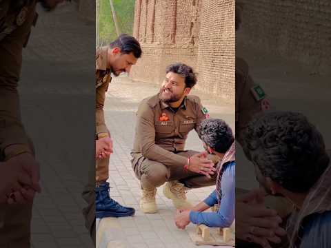 مخلوق خدا کی مدد کرو اللہ آپکی مدد کرے گا پنجاب پولیس #police #policejobs #punjabpolice #shorts