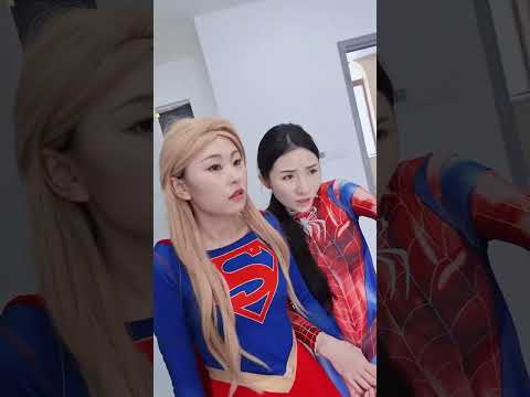蜘蛛侠到底看到了什么竟如此害怕？#蜘蛛侠#超人#超凡蜘蛛
