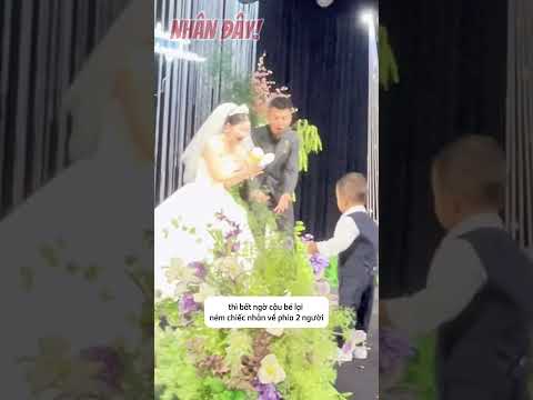 Cậu bé ném đồ vật kì lạ vào ngày cưới của cô dâu