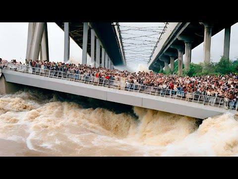 The Great Dam Has Collapsed! People Are Looking for the Missing in Tears! Flooding in China