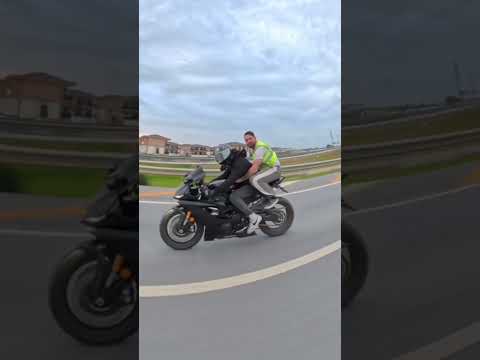 Erkek neşesi sonu efsane #keşfet #youtubeshorts #r6 #motovlog #yamaha