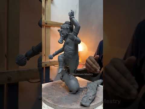 Removing support from ganesh murti.#ganeshchaturthi #akhilchandanwadicharaja2023#ganeshidolsmaking