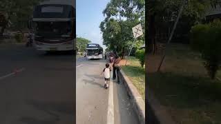 Nurutin bocil mau naik bis #shorts