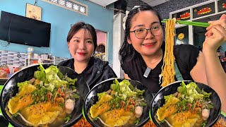 Lần Đầu Đi Ăn Mì Trộn Há Cảo Cùng Thúy Duy Giữa Trời Mưa Bão
