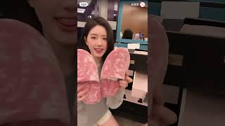 Zhao Lusi Versace Unboxing (Xiaohongshu update)