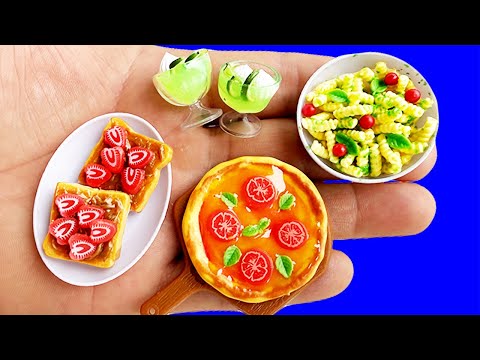 Miniature Food Miniverse, mini pizza, mini strawberry toasts, mini jelly, mini pasta