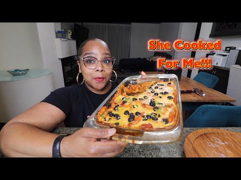 My Boo Kelly's Cheesy Enchilada Pie Mukbang. She cooked for me and I Ate it up.