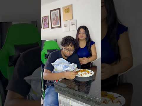 Como nos demostramos amor después de ser papás ❤️😂 #humor #amor #parejas #family