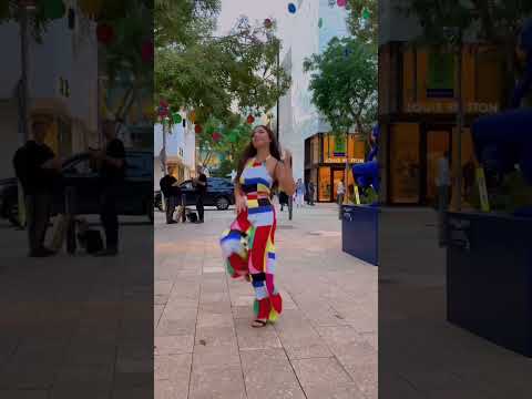 The people in the background๐ #stayingalive #dancer #miamidesigndistrict #dance #shuffledance