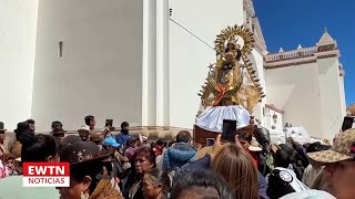 Miles acuden a Virgen de Copacabana ante elecciones presidenciales