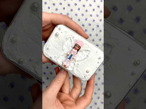 making a christmas altoids wallet ❄️🎀 using mini Bratz! #holidaywithyoutube #diygift