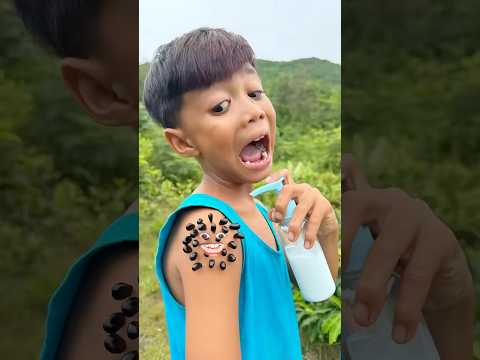 The guy shows SURVIVAL skills #survival #bushcraft #outdoors #lifehack #camping