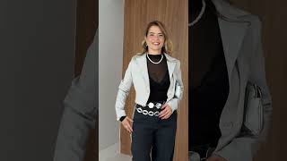Vídeo adicional 7 do item Blazer Cropped Sofia - Bege - Alfaiataria Moderna com Toque Fashion