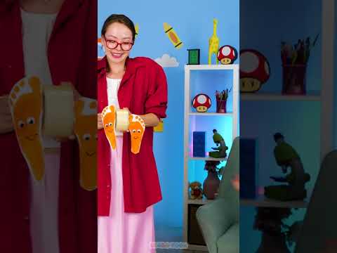 Feet Race! ๐ฆถ Who Will Win, Mommy or Me? ๐ #games #kidsvideo