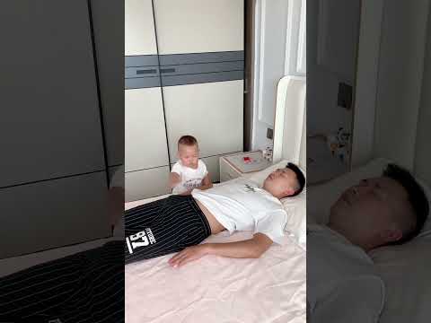 Dad didn't cover baby with blanket to test reaction, result unexpected #funny #baby