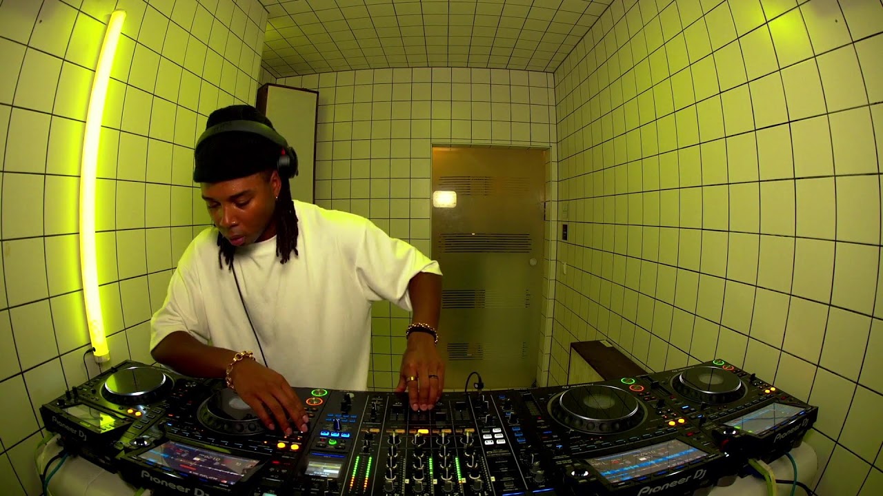 Tesh | HÖR – November 5 / 2025