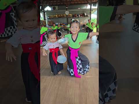 ketika adik ingin ikut menari #dance #viralvideo