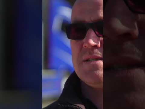 Il double un convoi XXL en camping-car et risque l'accident !