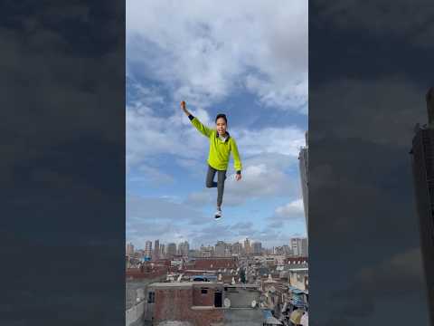 طفل يطير بدون جناحات😱