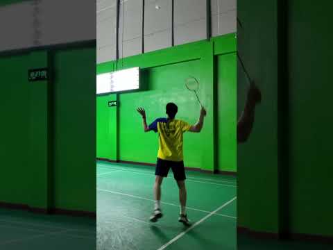 Amateur vs Pro avec raquette à 3$ au badminton