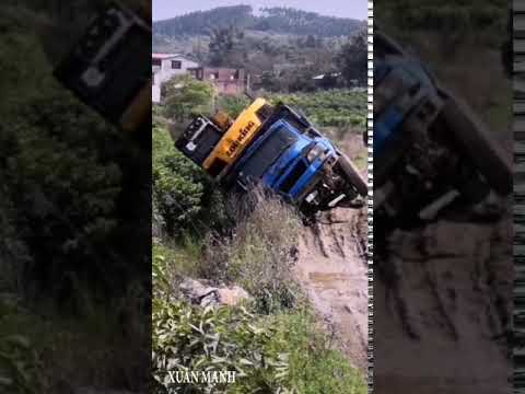 Kinh hoàng máy xúc lật phooc ! #shorts