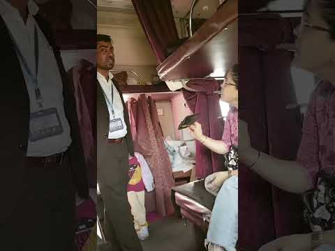 नकली पास दिखा कर टीटी से चालाकी करते पकड़ा गई महिला #shortsfeed #shortsviral #shorts #aajtak #news
