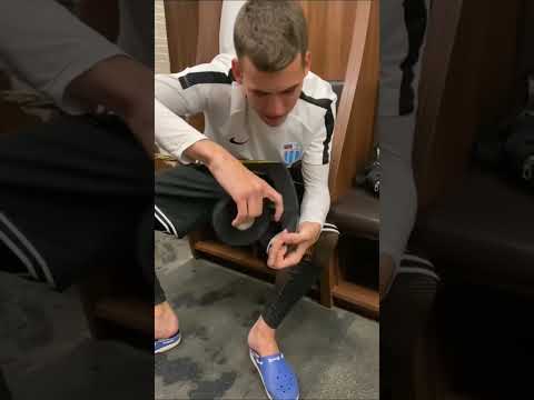 Богдан из 2дротс ушел играть в хоккей😅