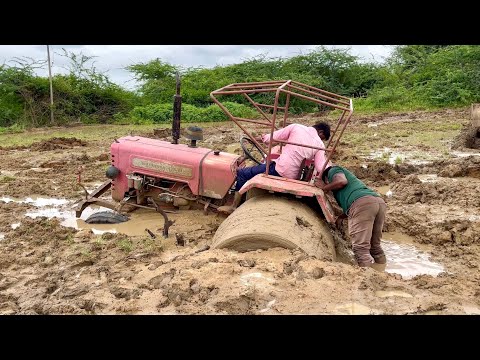 Mahindra tractor stuck in mud pulling out by jcb | tractor |