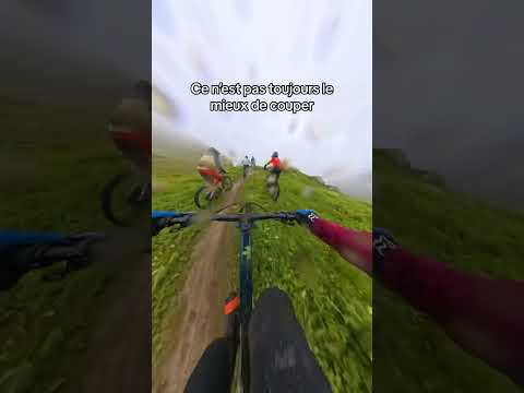 C’est n’importe quoi, tout le monde double n’importe où 🤣 L’adrénaline des Mass Race 📈 #mtb #race