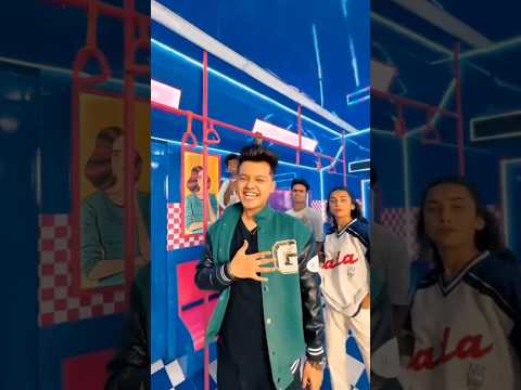 ঘরটায় আমার ধোঁয়ায় ভরা#riyaz #shorts #riifam #sad #dance#viral #trending