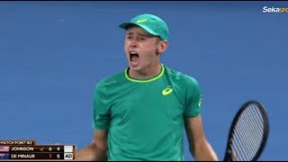 HOW TO SAVE A SET POINT AND FINISH THE MATCH IN STYLE! / Brisbane 2018: Alex De Minaur vs Johnson