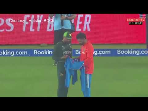 World Cup 2023 : Virat Kohli Gifts Signed Jersey To Babar Azam | IndiavsPak | Cricbolly ||